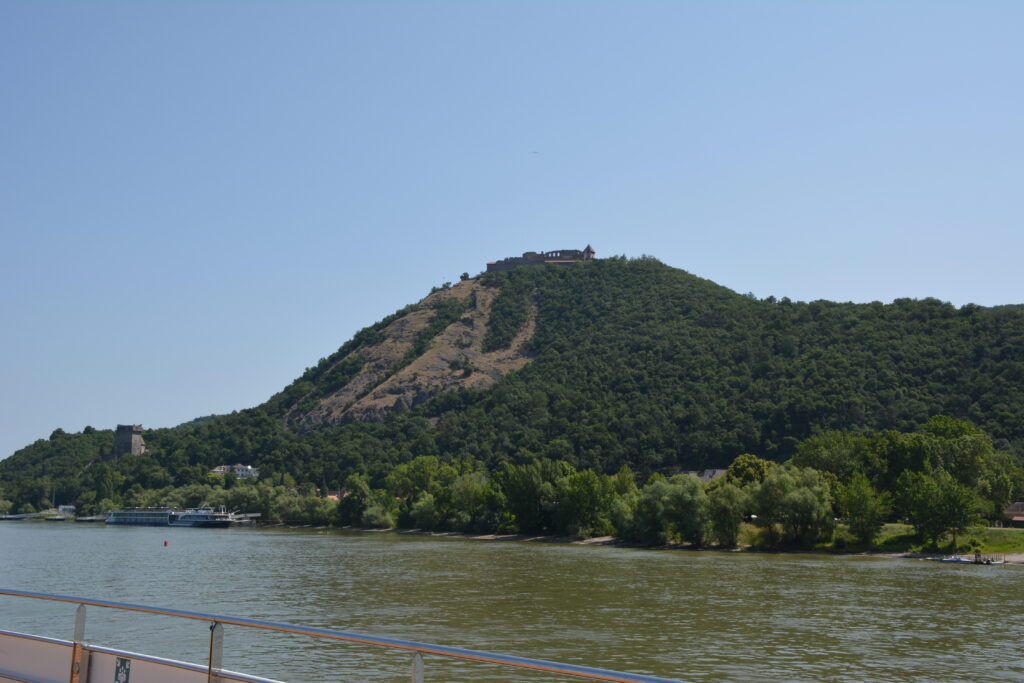 Donauknie 2025